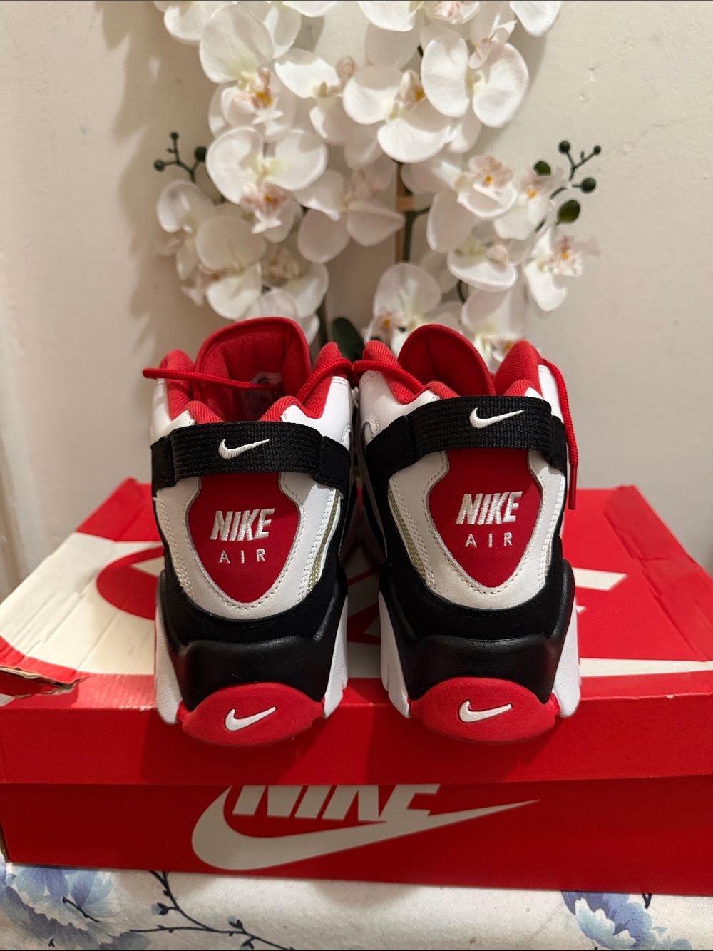 Nike mens Red, White and Black Air Basketball Sneakers - Picture 6 of 8